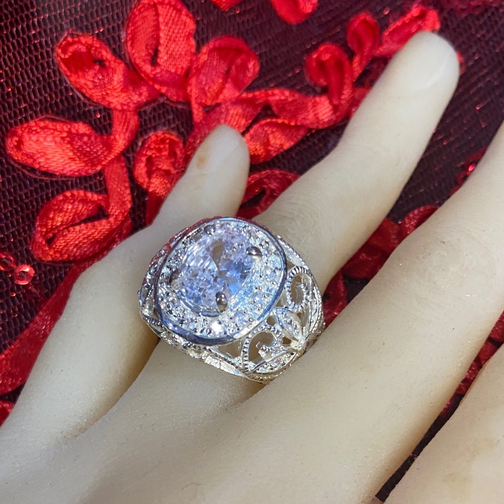 Elegant Silver Ring with Clear Gemstone - Picture 2 of 5